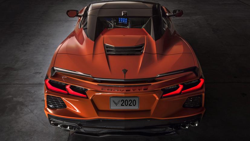 Động cơ LT2 trên Corvette C8 2020 phiên bản mui trần giống với phiên bản coupe. Ảnh: AutoBlog.