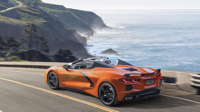 Khách hàng có thể chọn mui di động khác màu với sơn xe, với một khoảng phụ phí tính riêng. Ảnh: The Drive.