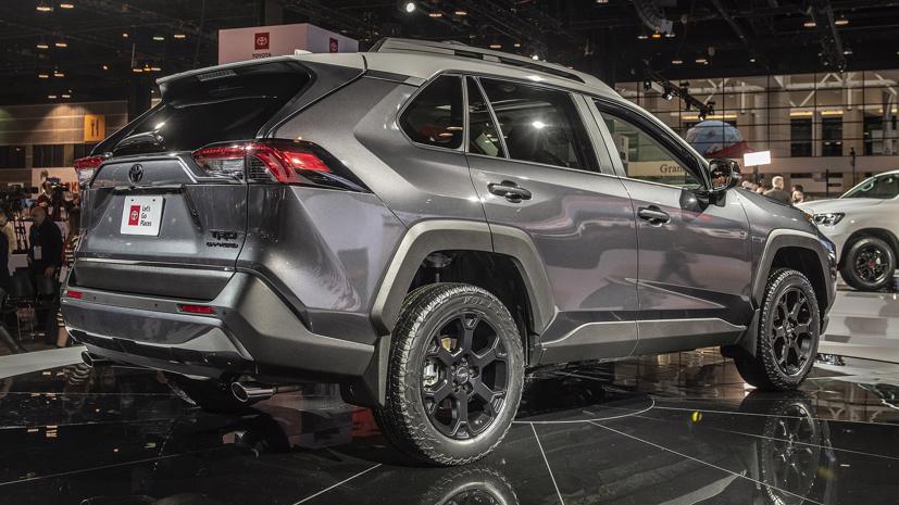 Có mức giá khá cao, nhưng gói độ chính hãng TRD Off-road lại khá nghèo nàn. Ảnh: AutoBlog.