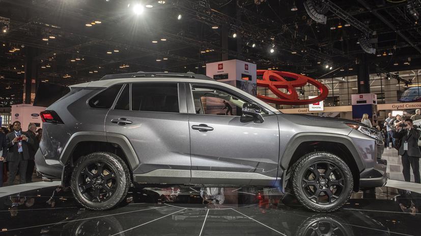 Giá của phiên bản địa hình này gần gấp rưỡi phiên bản thường. Ảnh: AutoBlog.