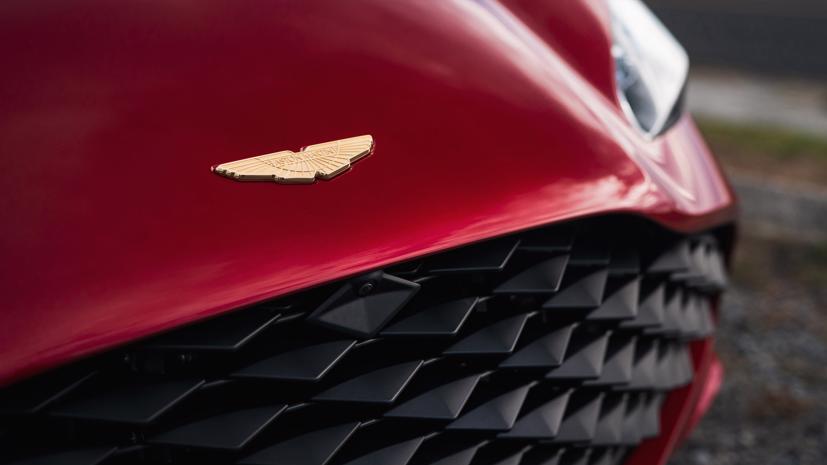 Lưới tản nhiệt này có thể đóng mở tùy trạng thái hoạt động. Ảnh: AutoBlog.