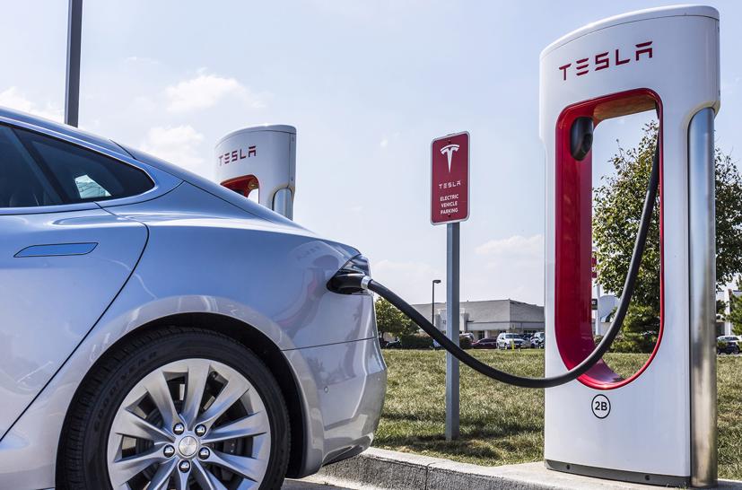 NHTSA đã khảo sát trên 2.000 chiếc Tesla model S và model X xuất xưởng từ 2012-2019. Ảnh: Alphr.