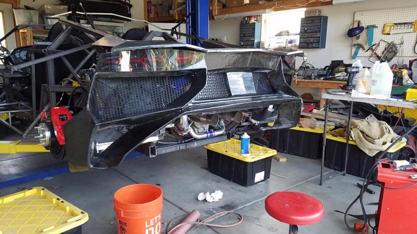 Để hoàn thành chiếc xe, hai cha con ông đã phải tự mày mò rất nhiều. Ảnh: Facebook nhân vật.