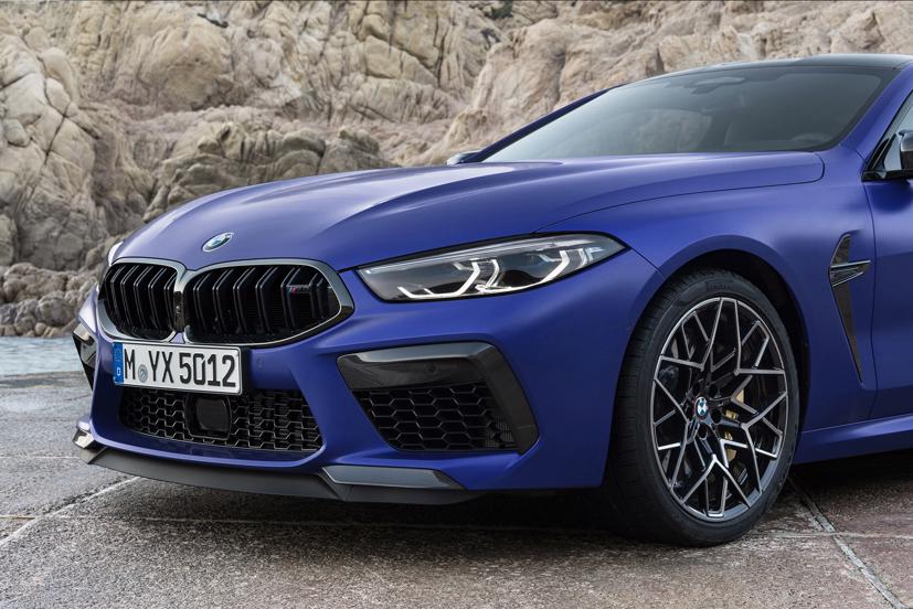 Với chế độ dẫn động cầu trước, BMW M8 có thể dễ dàng Drift "lạc trôi". Ảnh: AutoBlog.