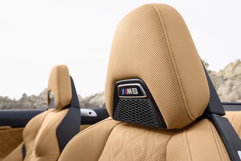 Mui trần có thể gập mở khi xe chạy dưới 50 Km/h, tất cả gối đầu đều tích hợp sưởi ấm. Ảnh: AutoBlog.