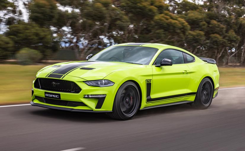 Ford Mustang R-Spec có tùy chọn 3 màu sơn: xanh, đen hoặc trắng. Ảnh: AutoBlog.