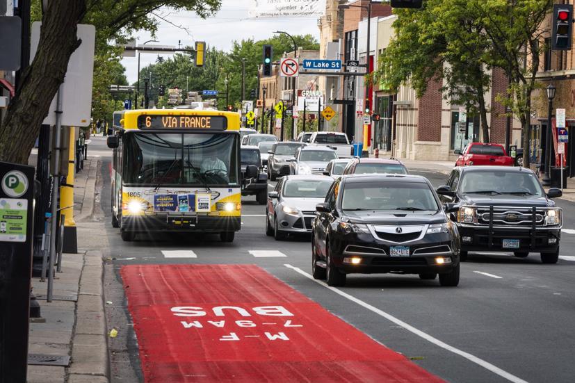 Các đô thị hiện đại phải đối mặt với bài toán giao thông vô cùng nan giải. Ảnh: Startribune.