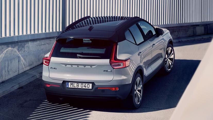 Xe hoàn toàn có thể được cập nhật phần mềm thông qua giao thức không dây OTA hiện đại. Ảnh: AutoBlog.