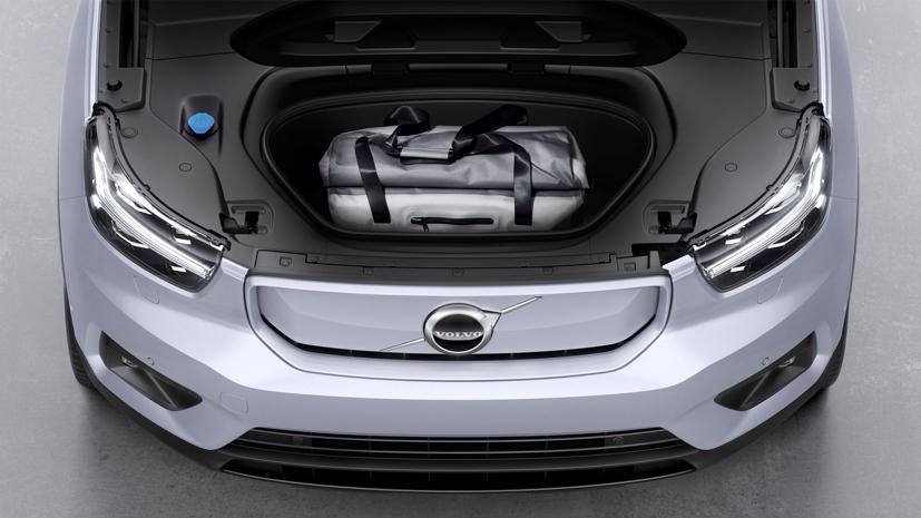 Dưới nắp ca-pô trước là một cốp để đồ nho nhỏ. Ảnh: AutoBlog.