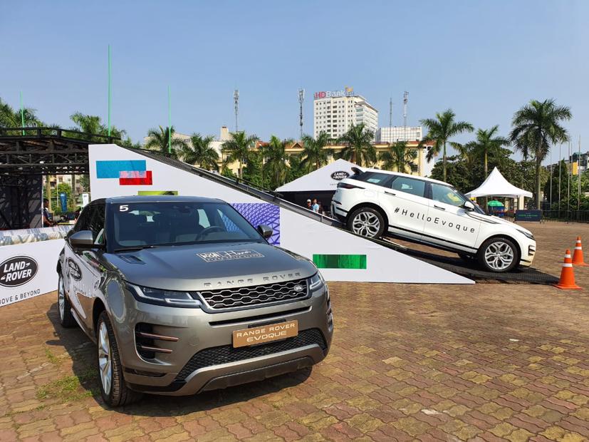 Xe được bổ sung tùy chọn động cơ lai Hybrid.