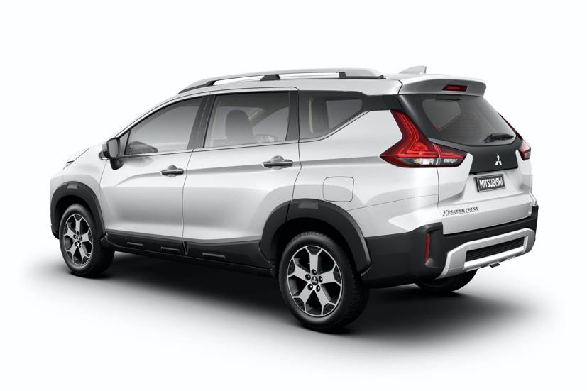 Mitsubishi Xpander Cross được xác định là đối thủ trực tiếp của Toyota Rush. Ảnh: Carscoops.