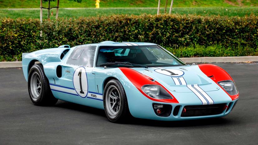 Cặp đôi Ford GT40 trong phim là những bản sao 1:1 giống hệt như chiếc xe vô địch giải đua 24h Le Mans 1966. Ảnh: Carscoops.