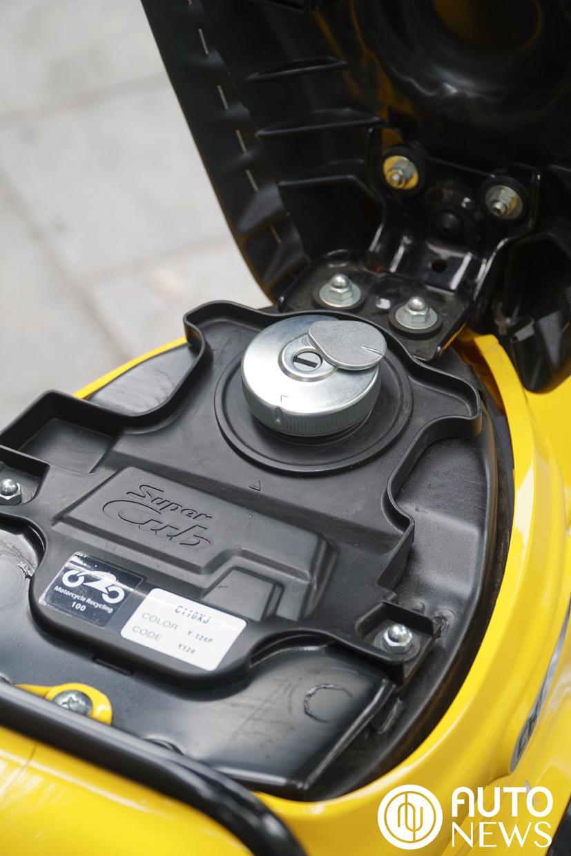 Honda Cross Cub 110 &quot;độc lạ&quot; xuất hiện tại H&#224; Nội - Ảnh 15