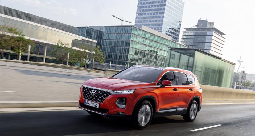 Hyunda Santa Fe 2020 được bán tại Australia với mức giá từ 670 triệu đồng.