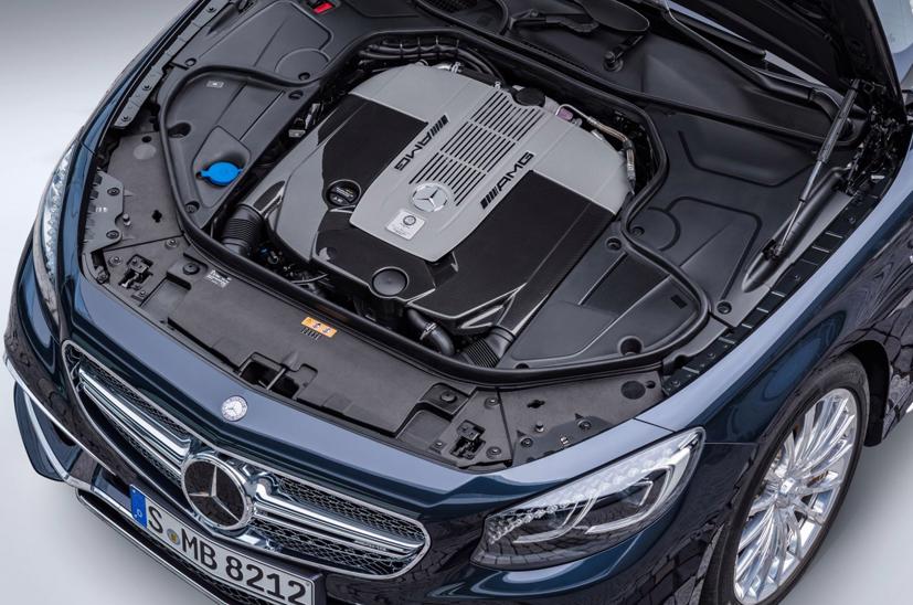 Khối động cơ V12 trên chiếc Mercedes-AMG S 65 Cabriolet. Ảnh: Mercedes-Benz.com