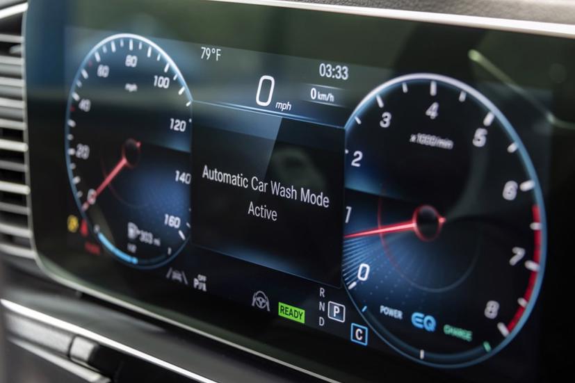 Kích hoạt chế độ hỗ trợ rửa xe trên những chiếc Mercedes đời mới. Ảnh: Mercedes-Benz.