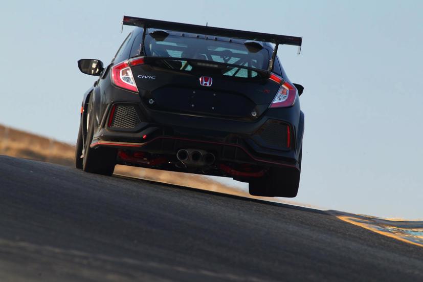 Hầu hết khách hàng đến với Honda Civic vì cảm giác lái thể thao. Ảnh: Carscoops.