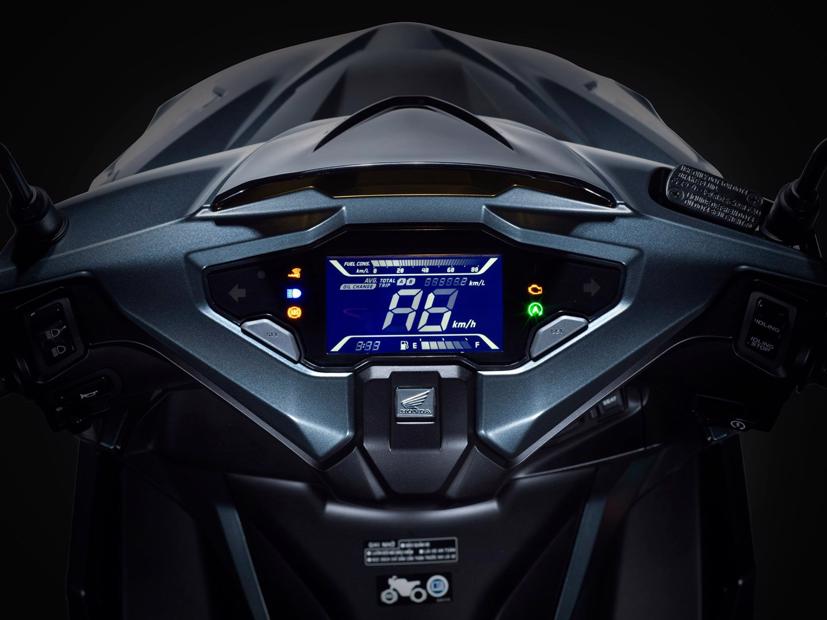 Cụm đồng hồ công nghệ LCD và hệ thống đèn chiếu sáng full LED hiện đại trên Honda Air Blade mới.