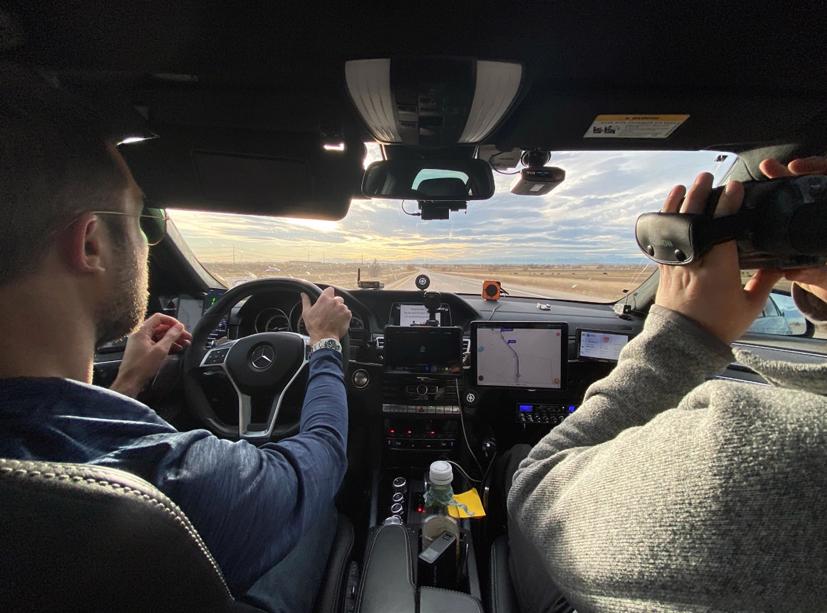 Chiếc xe sử dụng rất nhiều "đồ chơi" để né cảnh sát vì liên tục chạy quá tốc độ cho phép.