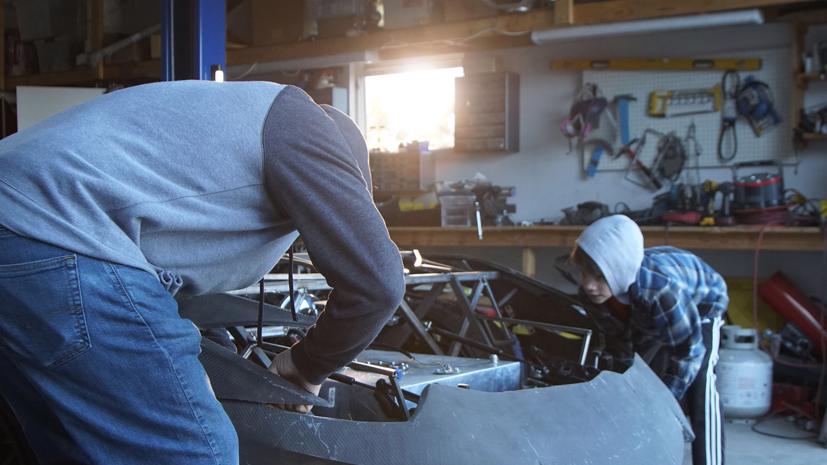 Dự án tự làm xe Lamborghini Aventador của hai cha con Backus được tiến hành từ hai năm nay. Ảnh: AutoBlog.