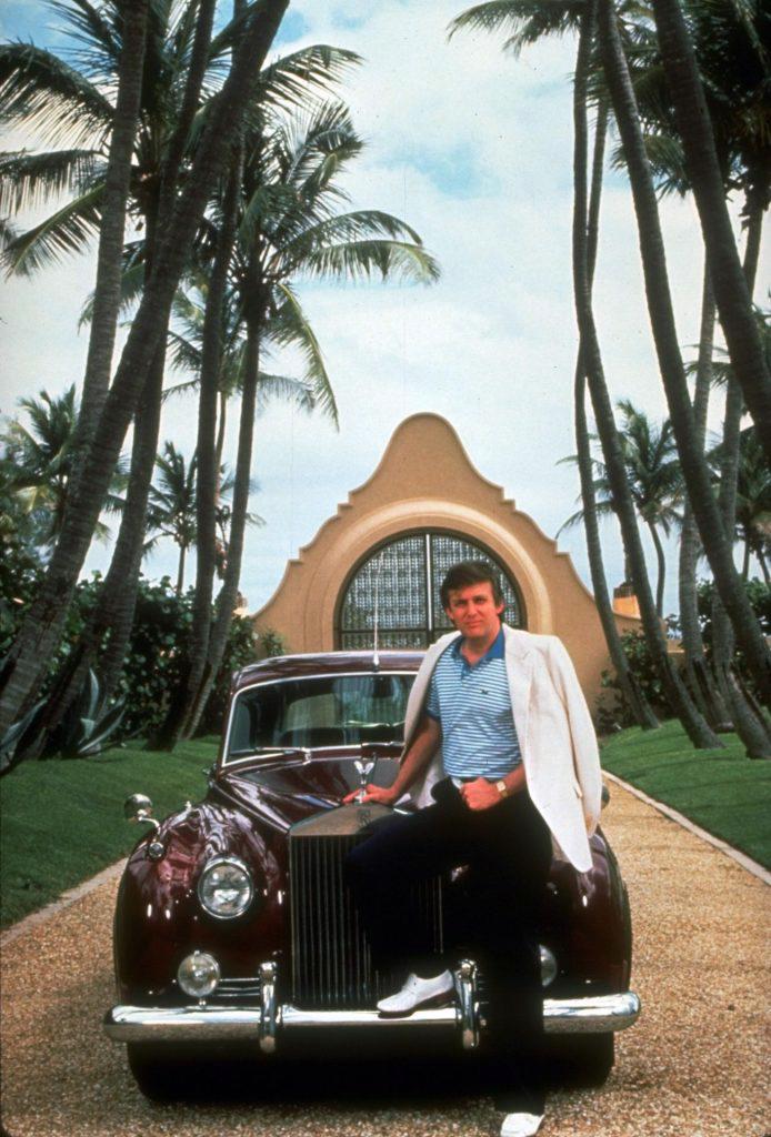 Donald Trump ngày trẻ và chiếc xe Roll-Royce hồi năm 1990