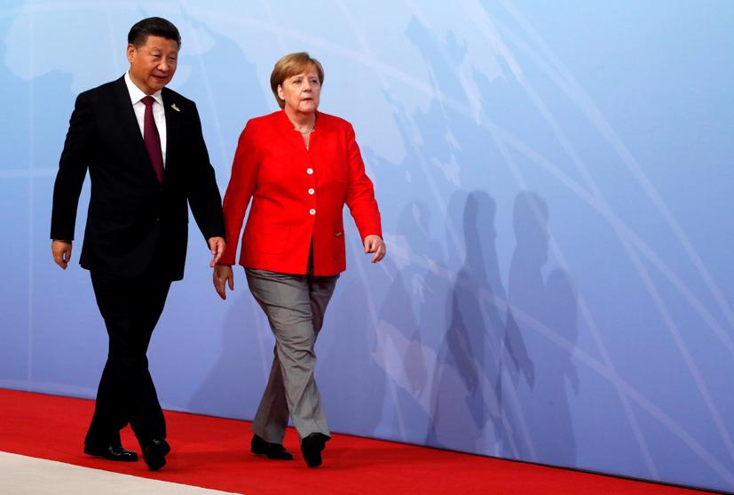 Chủ tịch Tập Cận Bình của Trung Quốc với bà Merkel tại cuộc họp thượng đỉnh G20 năm 2017. Bà Merkel phản đối việc cấm Huawei. Ảnh: Reuters