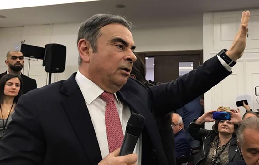 Carlos Ghosn, mang cả quốc tịch Lebanon, Pháp và Brazil, đã bị các công tố viên Lebanon thẩm vấn vào đầu tháng này và đã bị tịch thu hộ chiếu, áp đặt lệnh cấm đi lại.