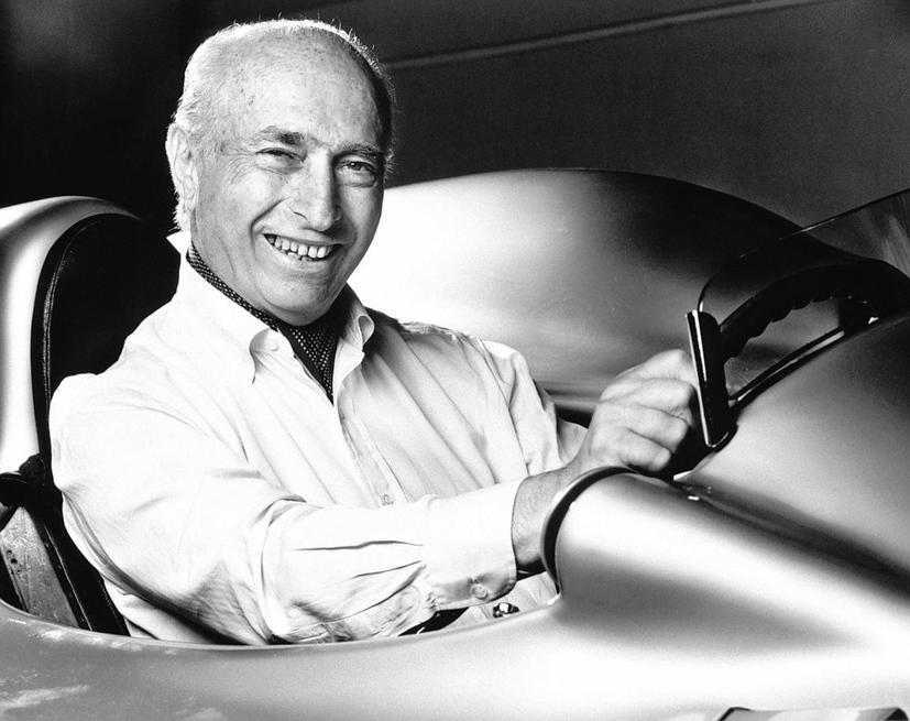 Juan Manuel Fangio đã rút lui khỏi môn thể thao đua xe F1 năm ông 46 tuổi