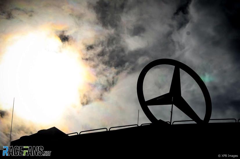 Daimler, sẽ có cuộc họp trong hai tuần nữa để quyết định xem có nên rút Mercedes ra khỏi giải đua Công thức 1 vào cuối mùa giải 2020 hay không. Ảnh: Racefans