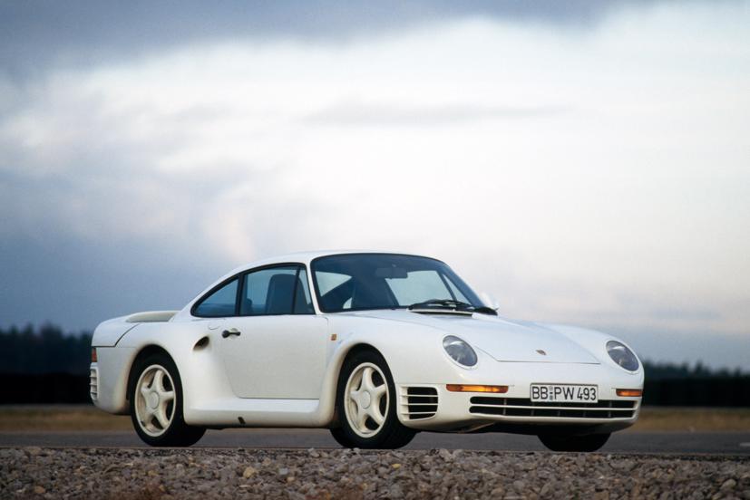 Bill Gates sở hữu một chiếc Porsche 959 màu bạc