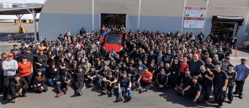 CEO Elon Musk vừa tuyên bố trên Twitter chúc mừng đội kỹ sư của Tesla sản xuất chiếc xe điện thứ 1 triệu, và hé lộ hình ảnh mẫu xe điện mới Model Y