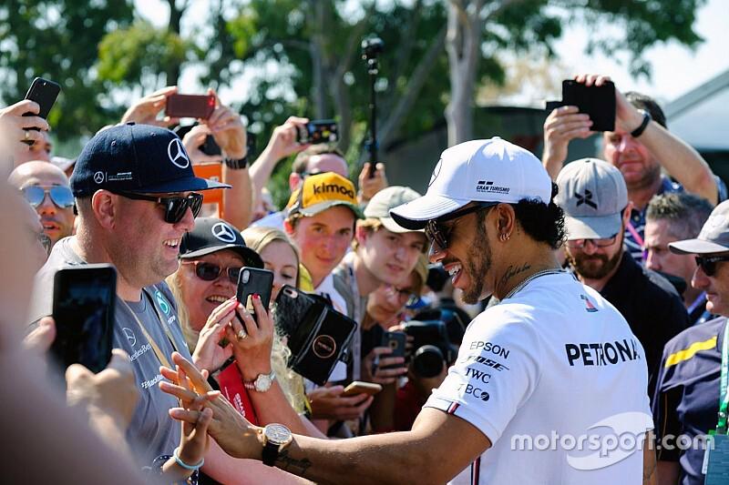 Tại Australia Grand Prix năm nay, người hâm mộ sẽ không được chụp ảnh selfie, xin chữ ký các tay đua F1. Ảnh: Motorsport