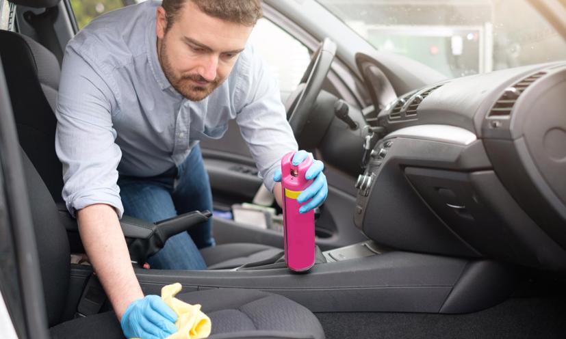 Lưu ý, không sử dụng thuốc tẩy hoặc hydro peroxide với nội thất ô tô. Mặc dù chúng có thể tiêu diệt virus Corona trên bề mặt, nhưng chúng có thể sẽ làm hỏng lớp bọc xe của bạn.