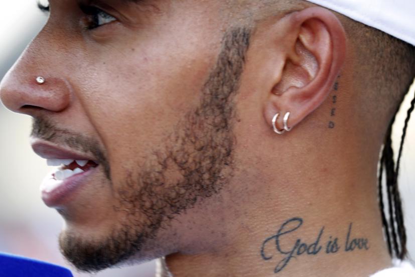 Hamilton có rất nhiều hình xăm trên người