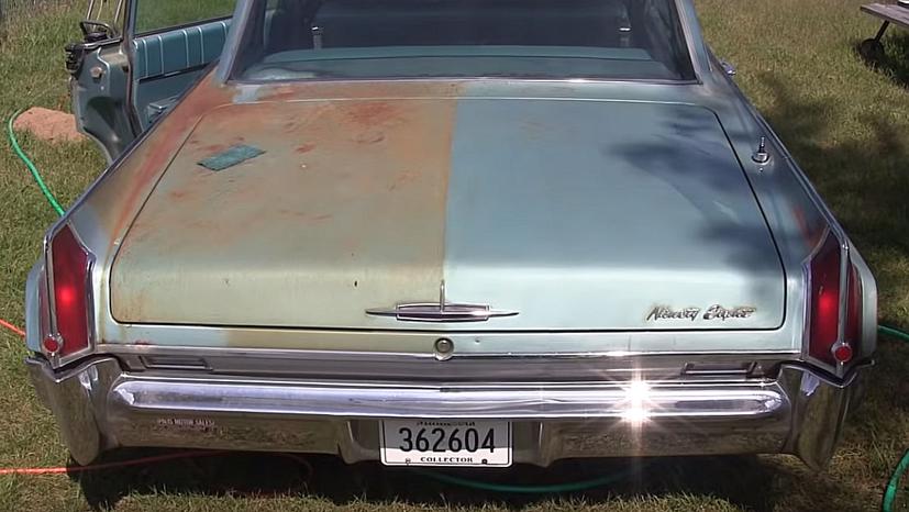 Đỗ xe ngoài trời lâu ngày rất dễ dẫn đến tình trạng rỉ sét các bề mặt kim loại