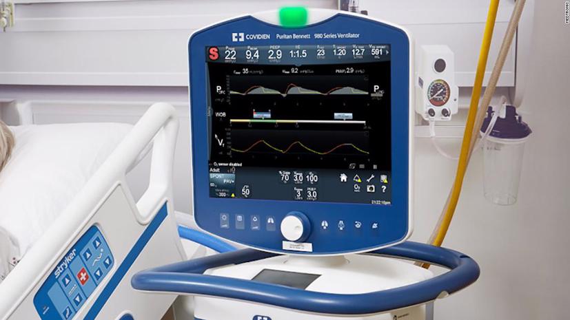 Một trong những máy thở cao cấp của Medtronic. Một số thành phần của máy có tính chuyên môn cao, đòi hỏi phải do chính các nhân viên nội bộ có kinh nghiệm và đào tạo, đảm nhiệm. Ảnh: CNN