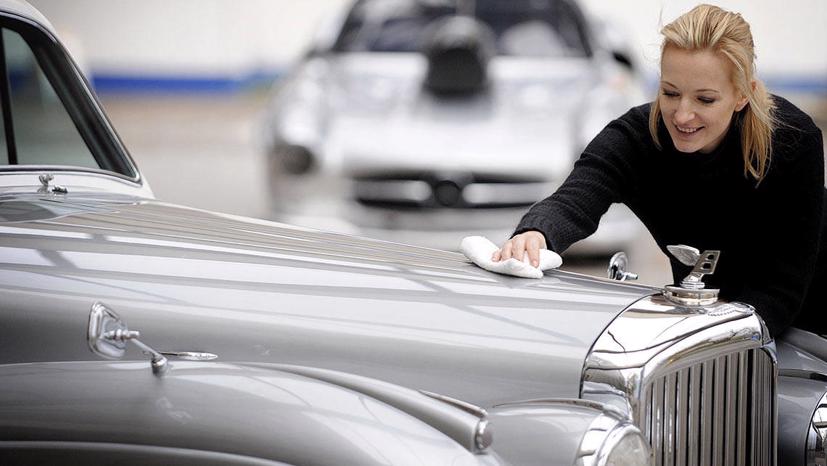 Cần vệ sinh xe sạch sẽ cả trong và ngoài trước khi thực hiện "giãn cách xã hội" cho xe