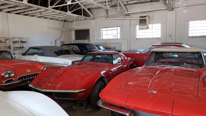 Choáng ngợp bộ sưu tập hơn 140 xe cổ được cất giấu 30 năm  - Ảnh 13