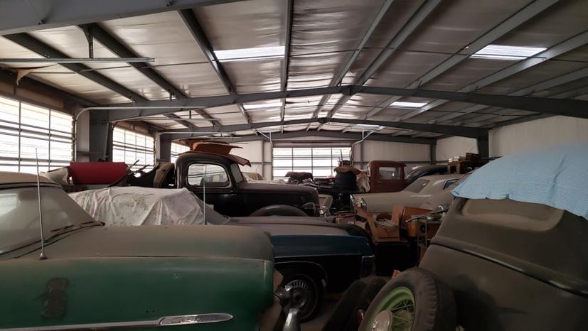 Choáng ngợp bộ sưu tập hơn 140 xe cổ được cất giấu 30 năm  - Ảnh 22