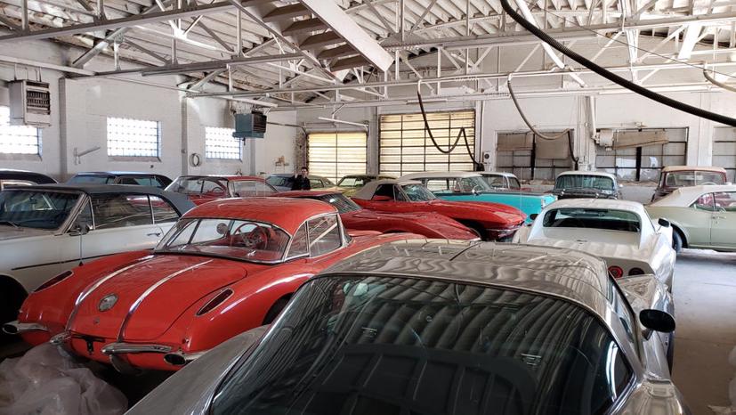 Choáng ngợp bộ sưu tập hơn 140 xe cổ được cất giấu 30 năm  - Ảnh 3