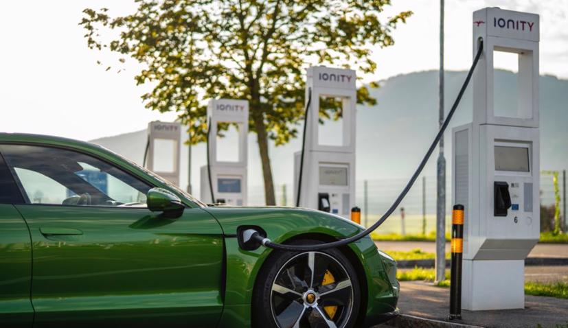 Trong liên doanh Ionity - cùng với các hãng Audi, BMW, Daimler và Ford - Porsche xây dựng khoảng 400 điểm sạc điện cao cấp, với công suất lên tới 350 kW mỗi điểm sạc