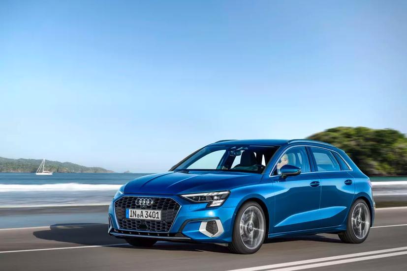 Những mẫu xe rẻ nhất của c&#225;c thương hiệu hạng sang tại Việt Nam - Ảnh 4