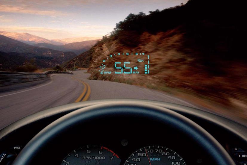 Màn hình HUD đầu tiên trên ô tô xuất hiện trên Oldsmobile Cutlass Supreme Indy Pace Cars năm 1998