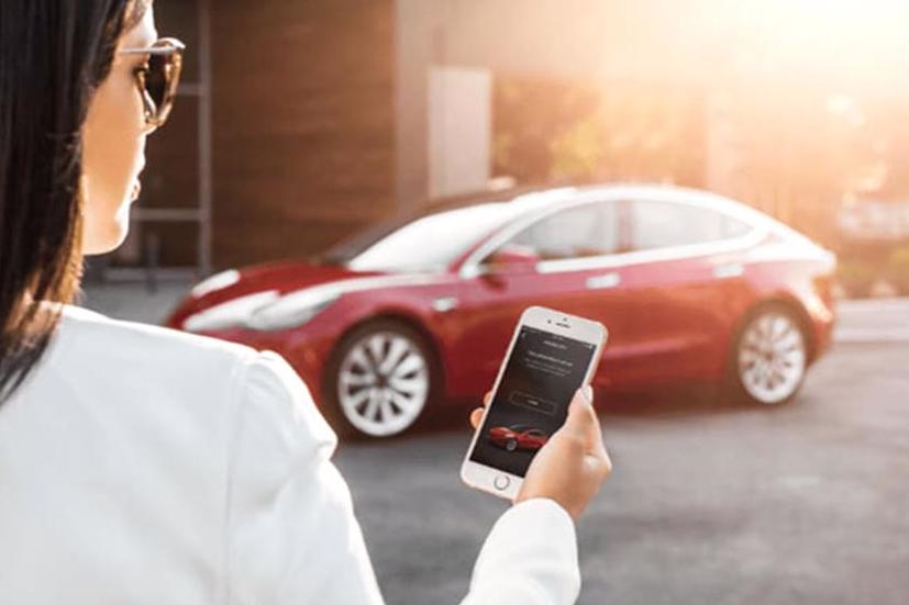 Model 3 có thể nhận biết smartphone của tài xế từ cách xa 10 mét và mở khóa cửa