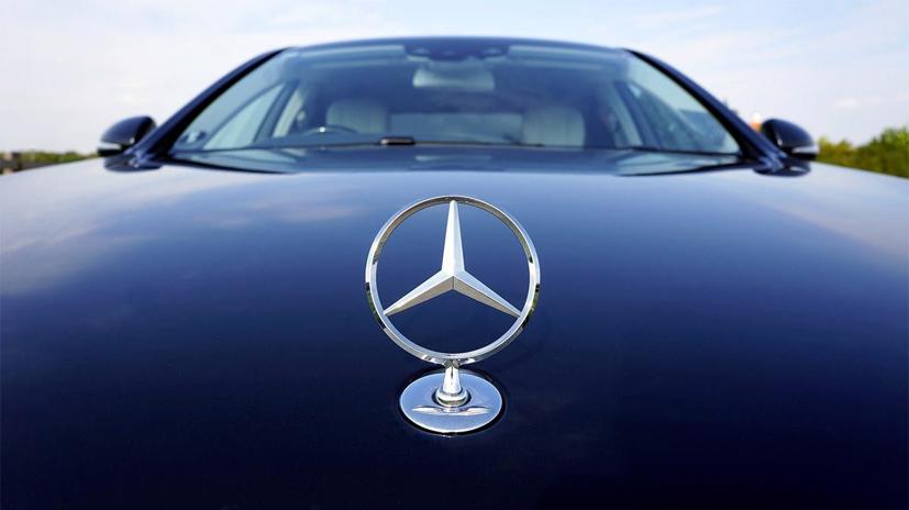 Hãng xe ngôi sao ba cánh đang bị điều tra tại Hàn Quốc vì nghi án gian lận khí thải. Ảnh: Korea Times