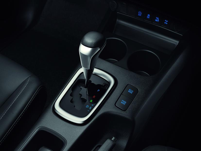 Toyota Hilux 2021 ra mắt, ngoại h&#236;nh n&#226;ng cấp, động cơ Diesel 2.8 l&#237;t mới - Ảnh 6