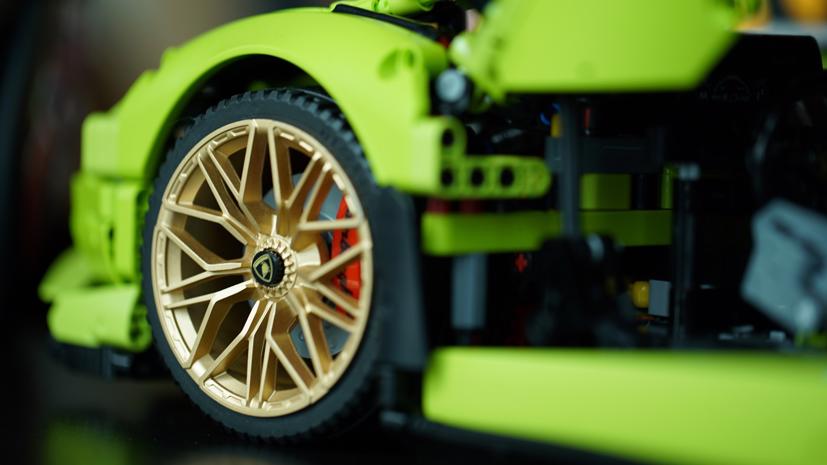 Chiếc Lamborghini này được làm từ 3.696 miếng ghép, siêu xe đắt nhất của Lego - Ảnh 2
