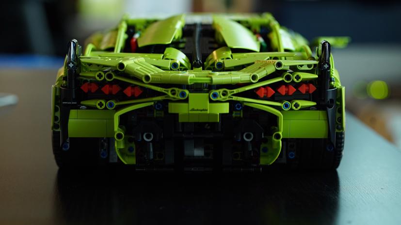 Chiếc Lamborghini này được làm từ 3.696 miếng ghép, siêu xe đắt nhất của Lego - Ảnh 4