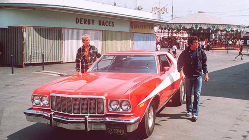 Chiếc Ford Gran Torino 1975 trong chương trình truyền hình 'Starsky and Hutch', với Paul Michael Glaser và David Soul