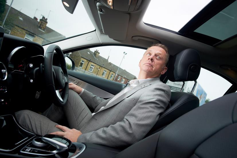 Hãng xe Mercedes-Benz bị kiện tập thể đòi bồi thường 200 triệu USD, cộng với chi phí tòa án và phí luật sư, vì những chiếc xe có cửa sổ trời bị lỗi và có nguy cơ vỡ. Ảnh minh họa của Carbuyer